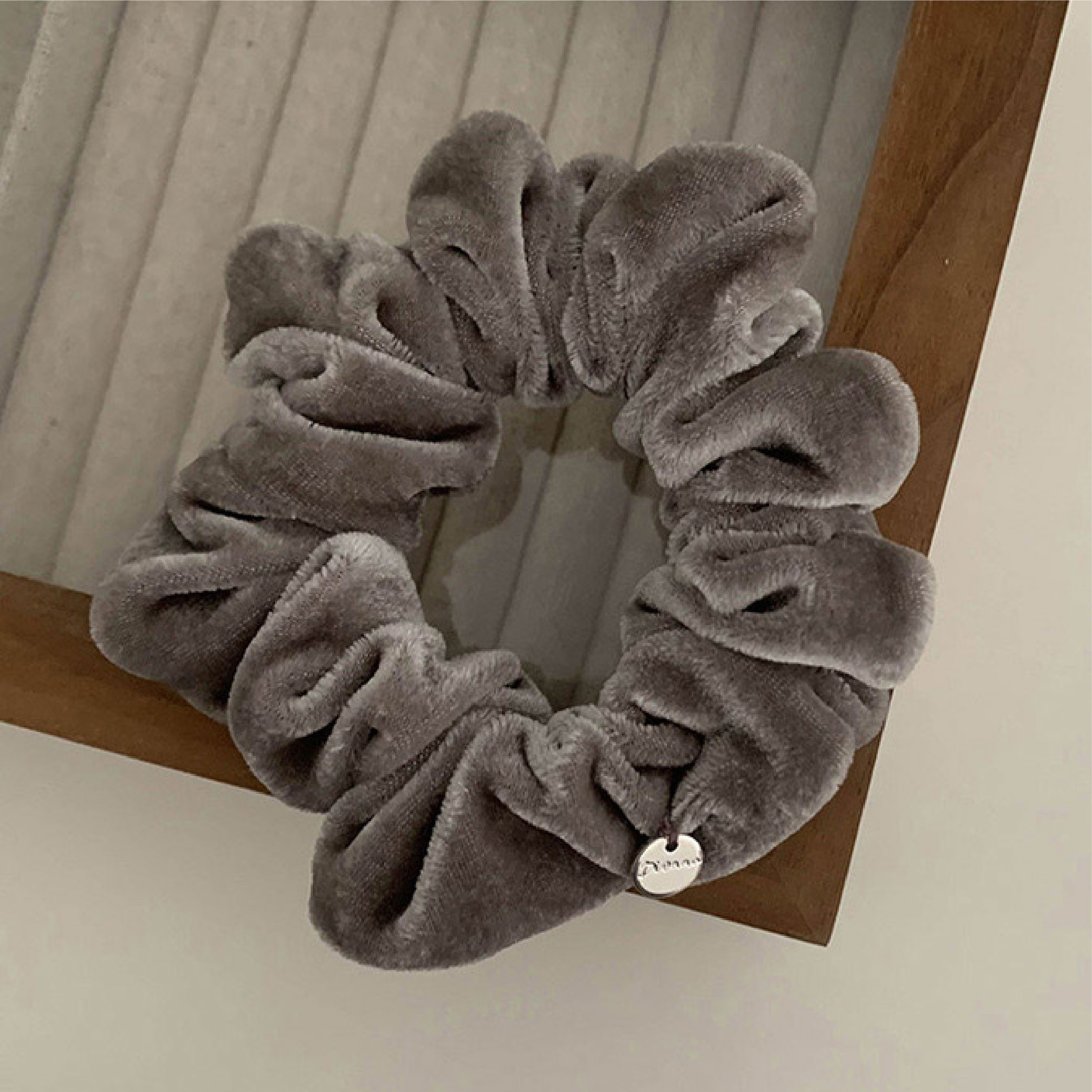 シュシュ ベロア ヘアゴム ベロアシュシュ ヘアアクセサリー ベルベット 卒業式 着物 和装 仕事 女の子 キッズ 子供 シンプル 大人 可愛い オフィス レディース 秋冬 上品 おしゃれ プレゼントjtl09799 - 画像 (3)